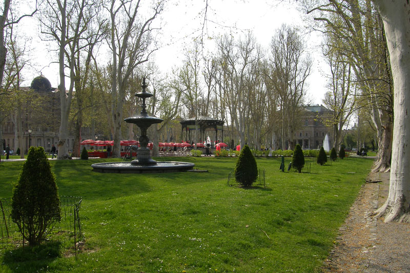 Zrinjevac, fontana i paviljon